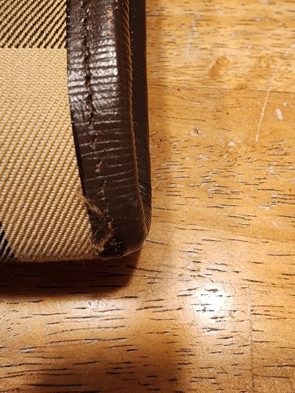 vintage Burberry bag features the classic Nova check canvas pattern